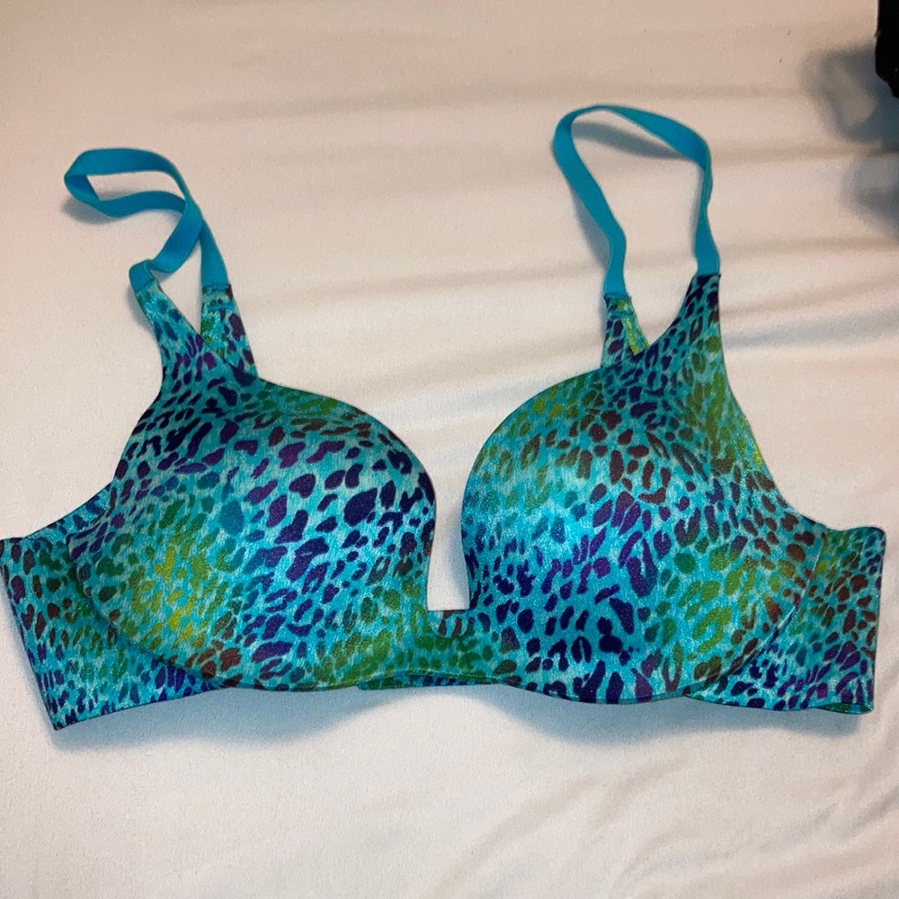Women’s Victoria’s Secret Incredible blue Leopard print push up bra